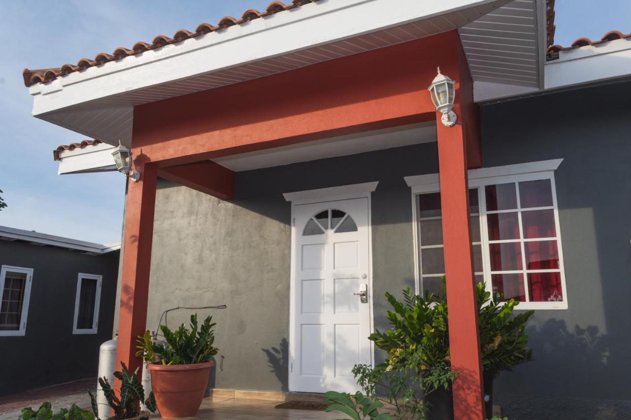La Casita Torres Oranjestad Exterior foto